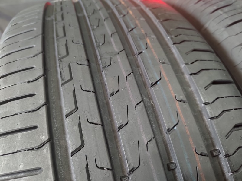 4 Gomme nuove 235 50 18 Pneumatici Estivi CONTINENTAL 4 Gomme nuove 235 50 18 Pneumatici Estivi CONTINENTAL