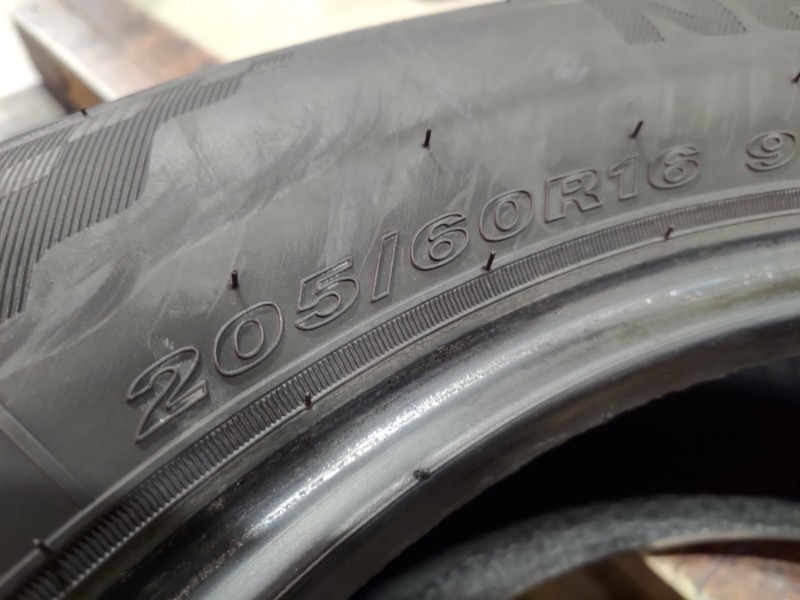 2 Gomme usate 205 60 16 Pneumatici 4 Stagioni NEXEN 2 Gomme usate 205 60 16 Pneumatici 4 Stagioni NEXEN