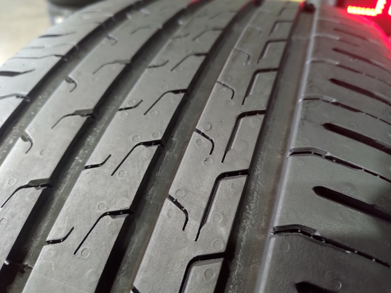 4 Gomme nuove 215 50 18 Pneumatici Estivi CONTINENTAL 4 Gomme nuove 215 50 18 Pneumatici Estivi CONTINENTAL