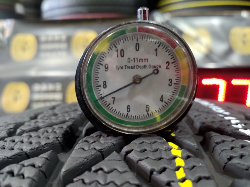 2 Gomme usate 255 40 21 Pneumatici Invernali BRIDGESTONE 2 Gomme usate 255 40 21 Pneumatici Invernali BRIDGESTONE