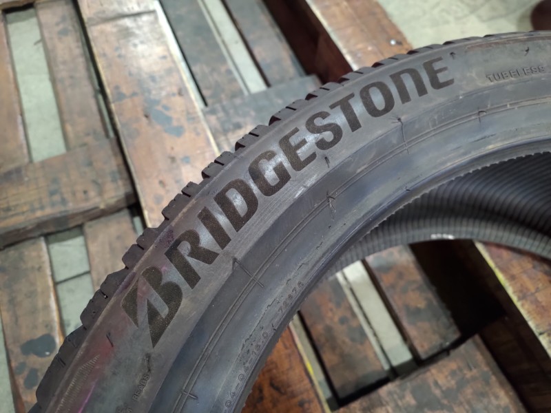 2 Gomme usate 255 40 21 Pneumatici Invernali BRIDGESTONE 2 Gomme usate 255 40 21 Pneumatici Invernali BRIDGESTONE
