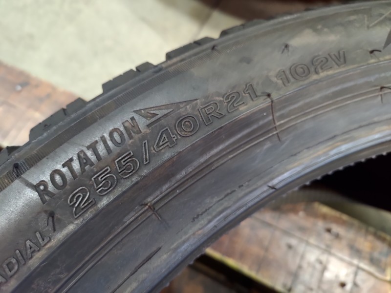 2 Gomme usate 255 40 21 Pneumatici Invernali BRIDGESTONE 2 Gomme usate 255 40 21 Pneumatici Invernali BRIDGESTONE