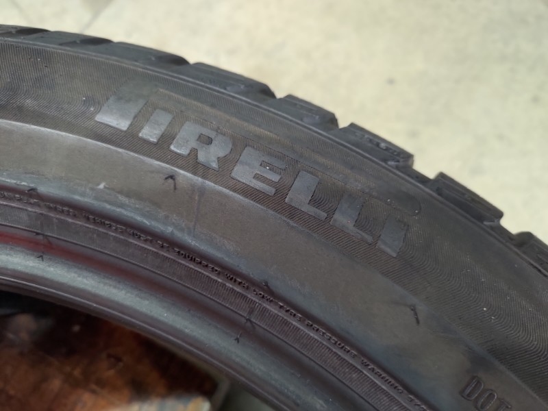 2 Gomme usate 245 45 20 RUN FLAT Pneumatici Invernali PIRELLI 2 Gomme usate 245 45 20 RUN FLAT Pneumatici Invernali PIRELLI