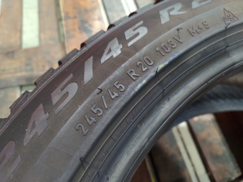 2 Gomme usate 245 45 20 RUN FLAT Pneumatici Invernali PIRELLI 2 Gomme usate 245 45 20 RUN FLAT Pneumatici Invernali PIRELLI