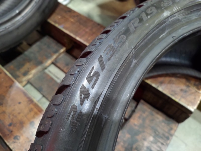 1 Gomma usata 245 35 19 Pneumatici Invernali PIRELLI 1 Gomma usata 245 35 19 Pneumatici Invernali PIRELLI