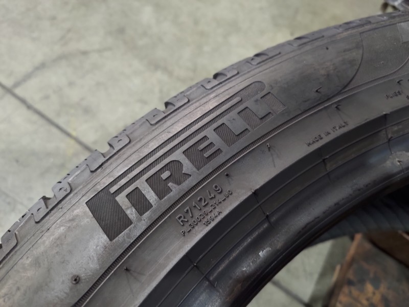 2 Gomme usate 255 45 20 Pneumatici Invernali PIRELLI 2 Gomme usate 255 45 20 Pneumatici Invernali PIRELLI