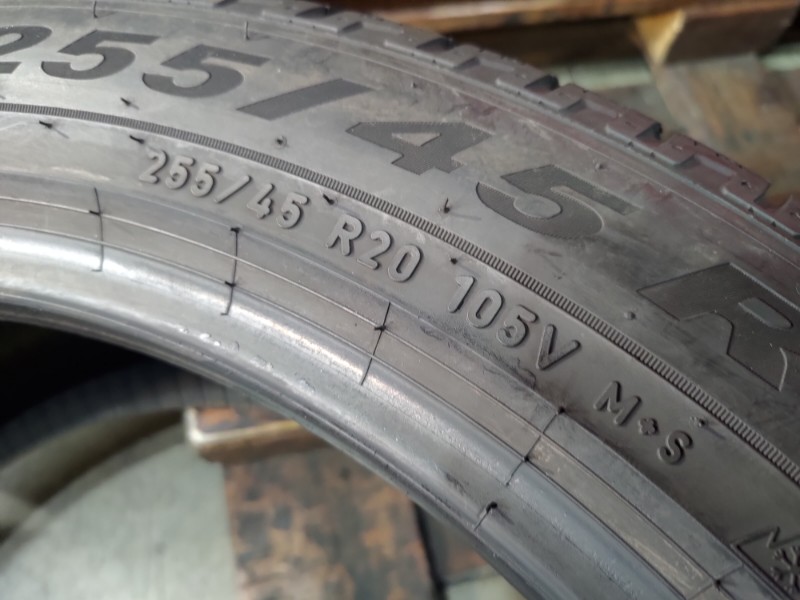 2 Gomme usate 255 45 20 Pneumatici Invernali PIRELLI 2 Gomme usate 255 45 20 Pneumatici Invernali PIRELLI