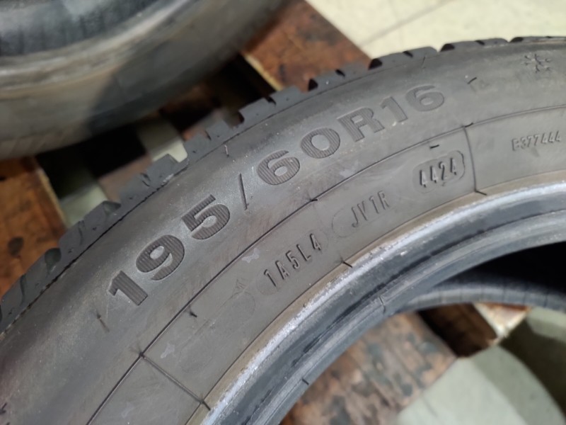 4 Gomme usate 195 60 16 Pneumatici Invernali DUNLOP 4 Gomme usate 195 60 16 Pneumatici Invernali DUNLOP