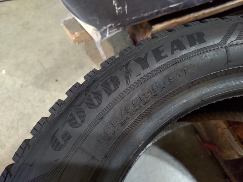 4 Gomme usate 205 55 16 Pneumatici Invernali GOODYEAR 4 Gomme usate 205 55 16 Pneumatici Invernali GOODYEAR