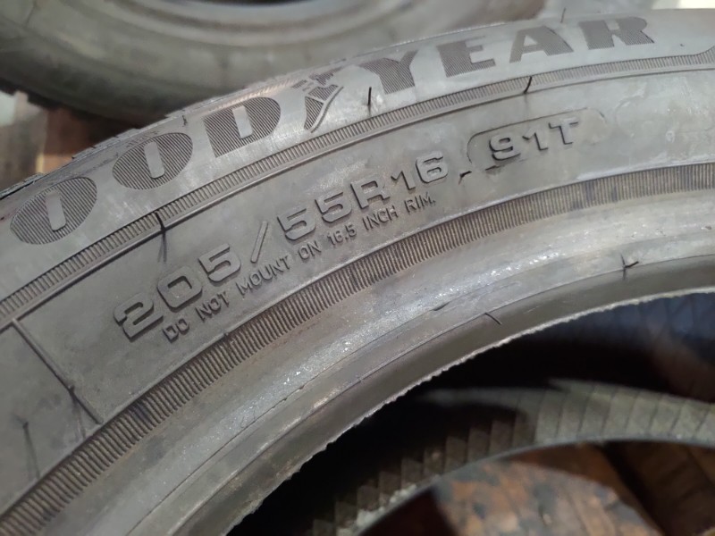 4 Gomme usate 205 55 16 Pneumatici Invernali GOODYEAR 4 Gomme usate 205 55 16 Pneumatici Invernali GOODYEAR
