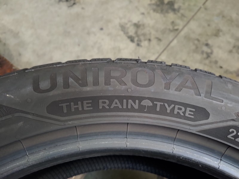 4 Gomme usate 225 55 18 Pneumatici Invernali UNIROYAL 4 Gomme usate 225 55 18 Pneumatici Invernali UNIROYAL