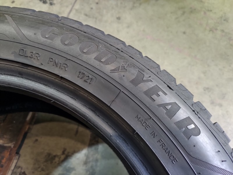4 Gomme usate 215 55 17 Pneumatici Invernali GOODYEAR 4 Gomme usate 215 55 17 Pneumatici Invernali GOODYEAR