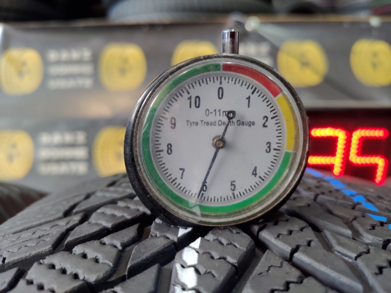 4 Gomme usate 235 65 17 Pneumatici Invernali FIRESTONE 4 Gomme usate 235 65 17 Pneumatici Invernali FIRESTONE