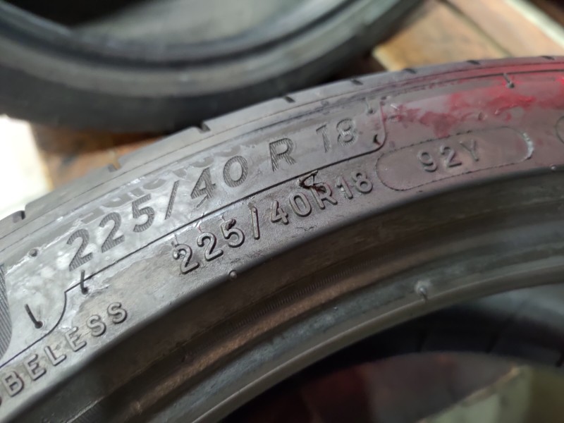 4 Gomme usate 225 40 18 Pneumatici Estivi MICHELIN 4 Gomme usate 225 40 18 Pneumatici Estivi MICHELIN