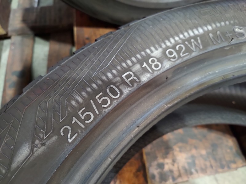 4 Gomme usate 215 50 18 Pneumatici 4 Stagioni VREDESTEIN 4 Gomme usate 215 50 18 Pneumatici 4 Stagioni VREDESTEIN