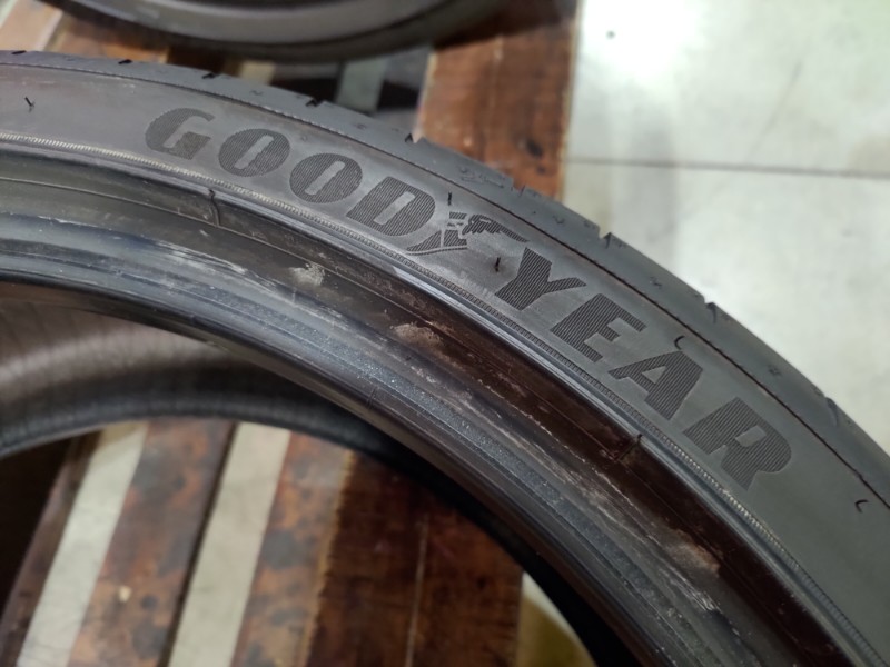 2 Gomme usate 245 35 20 Pneumatici Estivi GOODYEAR 2 Gomme usate 245 35 20 Pneumatici Estivi GOODYEAR