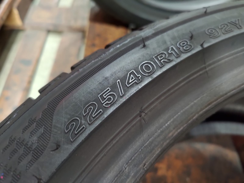 4 Gomme usate 225 40 18 Pneumatici Estivi BRIDGESTONE 4 Gomme usate 225 40 18 Pneumatici Estivi BRIDGESTONE