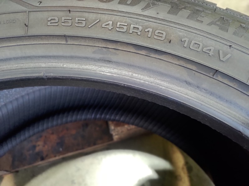 4 Gomme usate 255 45 19 Pneumatici Invernali GOODYEAR 4 Gomme usate 255 45 19 Pneumatici Invernali GOODYEAR