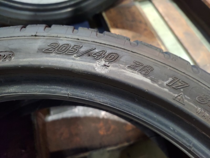 4 Gomme usate 205 40 17 Pneumatici Estivi MICHELIN 4 Gomme usate 205 40 17 Pneumatici Estivi MICHELIN