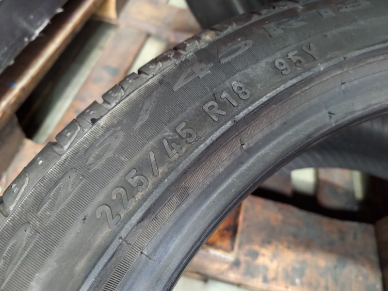 2 Gomme usate 225 45 18 e 2 Gomme usate 255 40 18 RUN FLAT Pneumatici Estivi PIRELLI 2 Gomme usate 225 45 18 e 2 Gomme usate 255 40 18 RUN FLAT Pneumatici Estivi PIRELLI