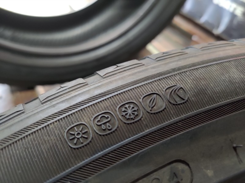 2 Gomme usate 245 45 19 Pneumatici 4 Stagioni HANKOOK 2 Gomme usate 245 45 19 Pneumatici 4 Stagioni HANKOOK