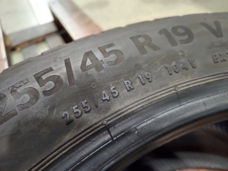 2 Gomme usate 255 45 19 Pneumatici Estivi CONTINENTAL 2 Gomme usate 255 45 19 Pneumatici Estivi CONTINENTAL