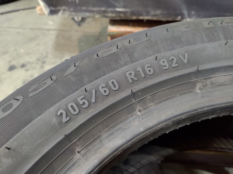 2 Gomme usate 205 60 16 Pneumatici Estivi PIRELLI 2 Gomme usate 205 60 16 Pneumatici Estivi PIRELLI