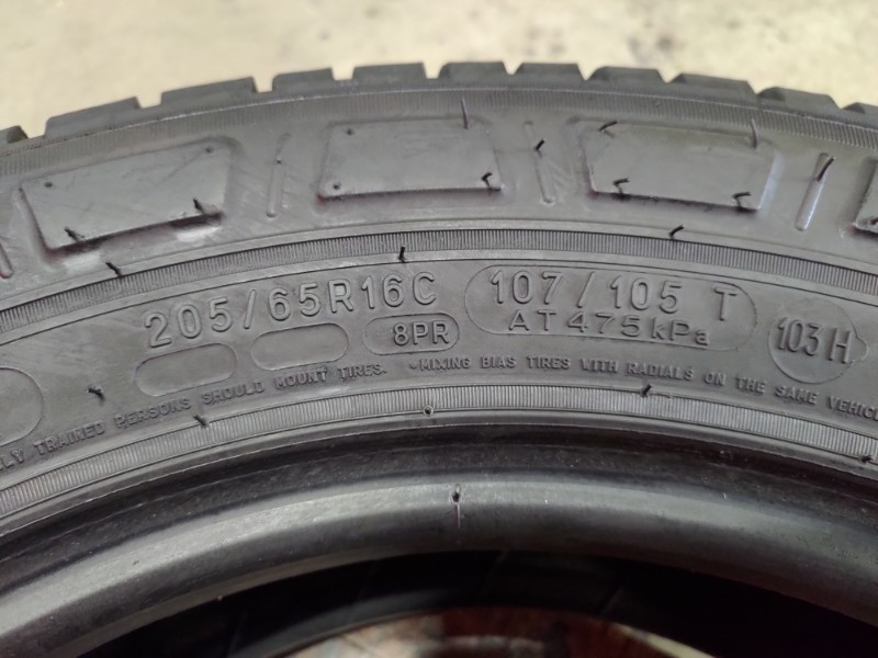 1 Gomma usata 205 65 16 C Pneumatici Estivi MICHELIN 1 Gomma usata 205 65 16 C Pneumatici Estivi MICHELIN