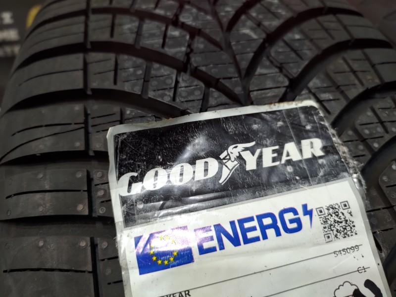 2 Gomme nuove 215 55 17 Pneumatici 4 Stagioni GOODYEAR 2 Gomme nuove 215 55 17 Pneumatici 4 Stagioni GOODYEAR