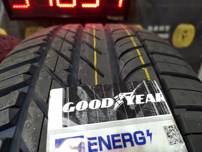 2 Gomme nuove 235 60 18 Pneumatici 4 Stagioni GOODYEAR 2 Gomme nuove 235 60 18 Pneumatici 4 Stagioni GOODYEAR