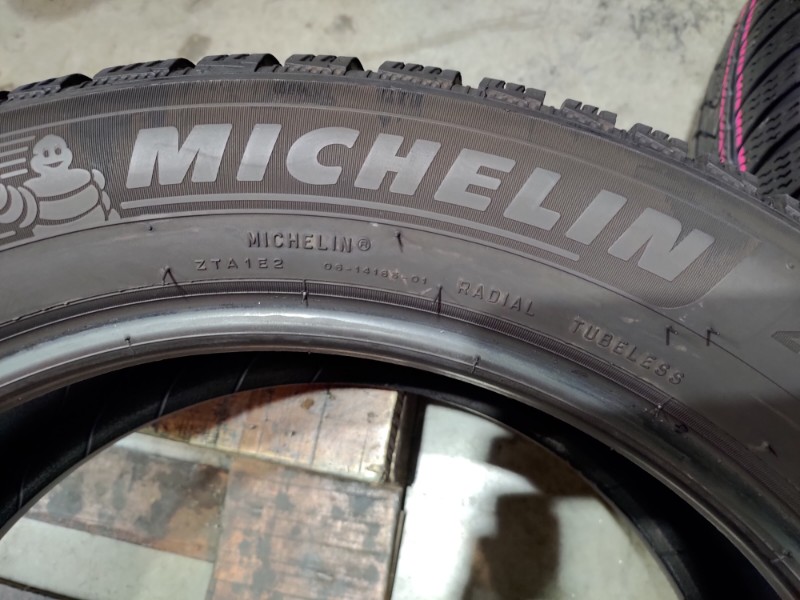 4 Gomme usate 205 55 17 Pneumatici Invernali MICHELIN 4 Gomme usate 205 55 17 Pneumatici Invernali MICHELIN