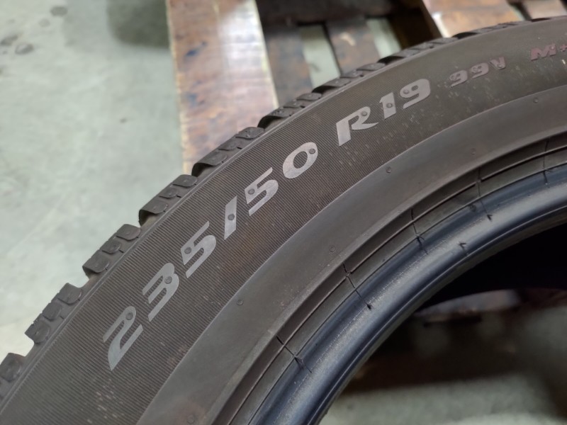 4 Gomme usate 235 50 19 Pneumatici Invernali PIRELLI 4 Gomme usate 235 50 19 Pneumatici Invernali PIRELLI