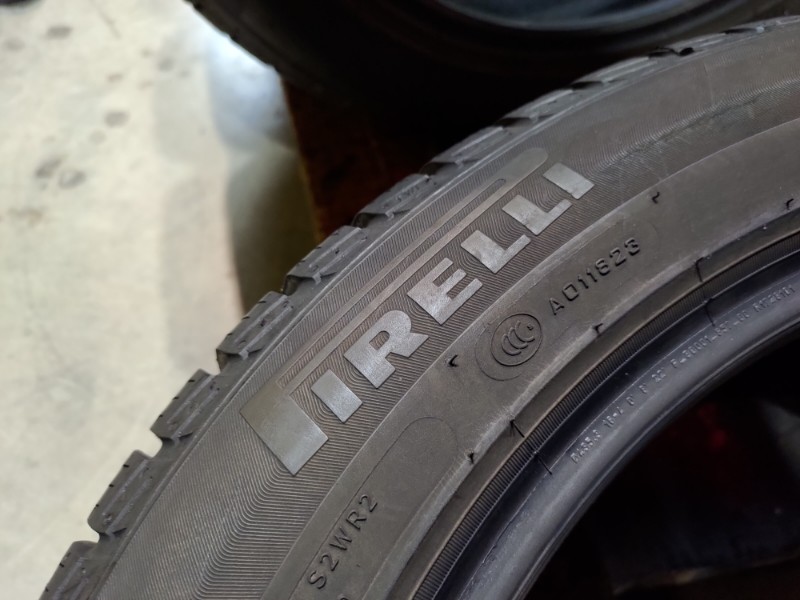 4 Gomme usate 215 55 17 Pneumatici Invernali PIRELLI 4 Gomme usate 215 55 17 Pneumatici Invernali PIRELLI