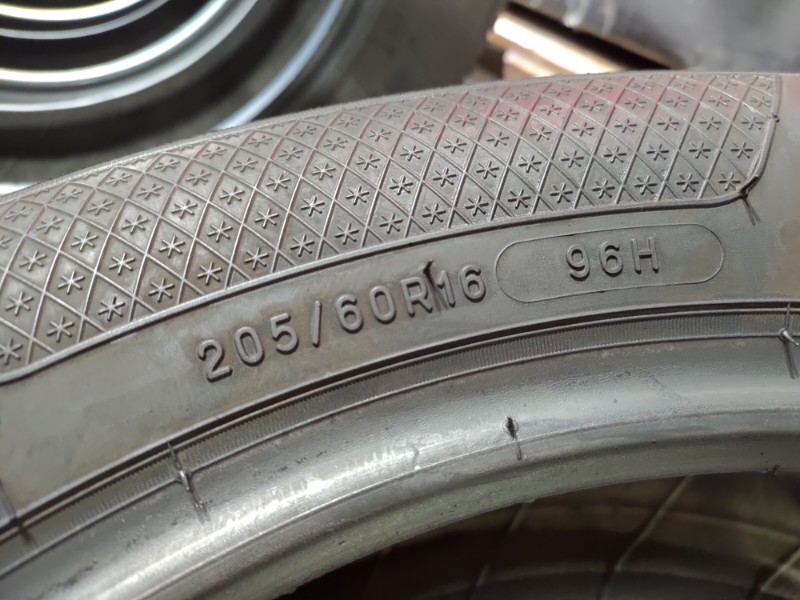 4 Gomme usate 205 60 16 Pneumatici Invernali KLEBER 4 Gomme usate 205 60 16 Pneumatici Invernali KLEBER