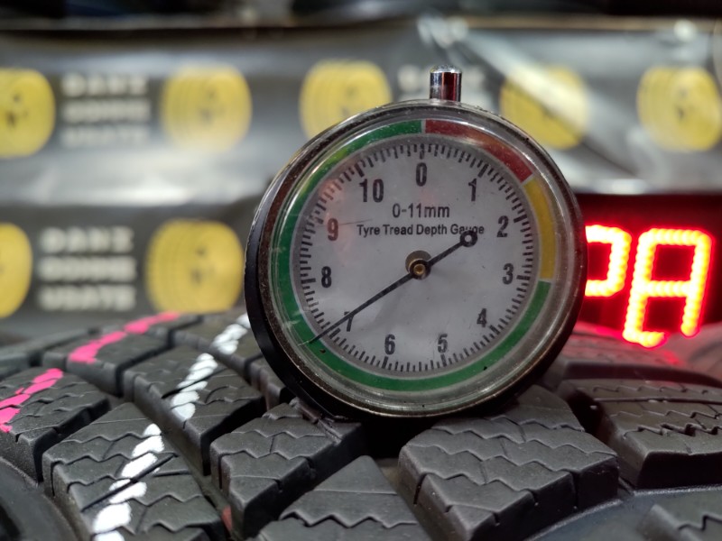 4 Gomme usate 235 50 19 Pneumatici Invernali BRIDGESTONE 4 Gomme usate 235 50 19 Pneumatici Invernali BRIDGESTONE