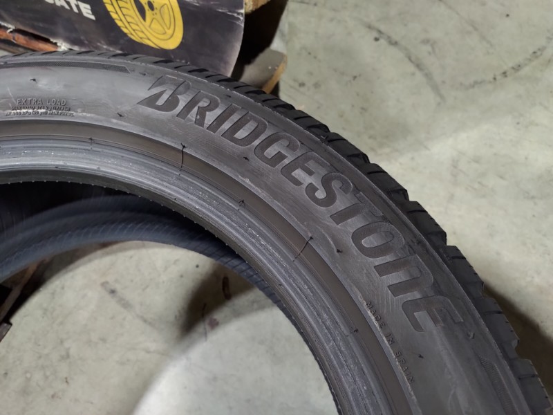 4 Gomme usate 235 50 19 Pneumatici Invernali BRIDGESTONE 4 Gomme usate 235 50 19 Pneumatici Invernali BRIDGESTONE