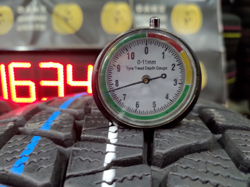 4 Gomme usate 235 60 17 Pneumatici Invernali BRIDGESTONE 4 Gomme usate 235 60 17 Pneumatici Invernali BRIDGESTONE