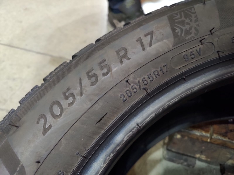 4 Gomme usate 205 55 17 Pneumatici Invernali MICHELIN 4 Gomme usate 205 55 17 Pneumatici Invernali MICHELIN