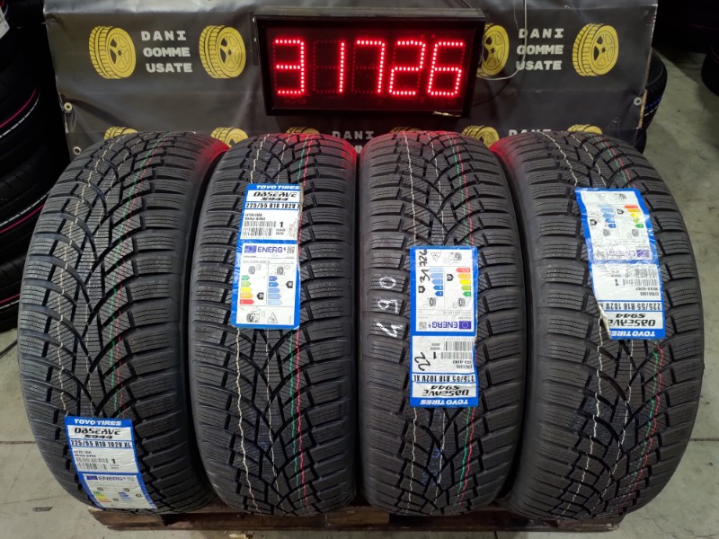 4 Gomme nuove 225 55 18 Pneumatici Invernali TOYO 4 Gomme nuove 225 55 18 Pneumatici Invernali TOYO
