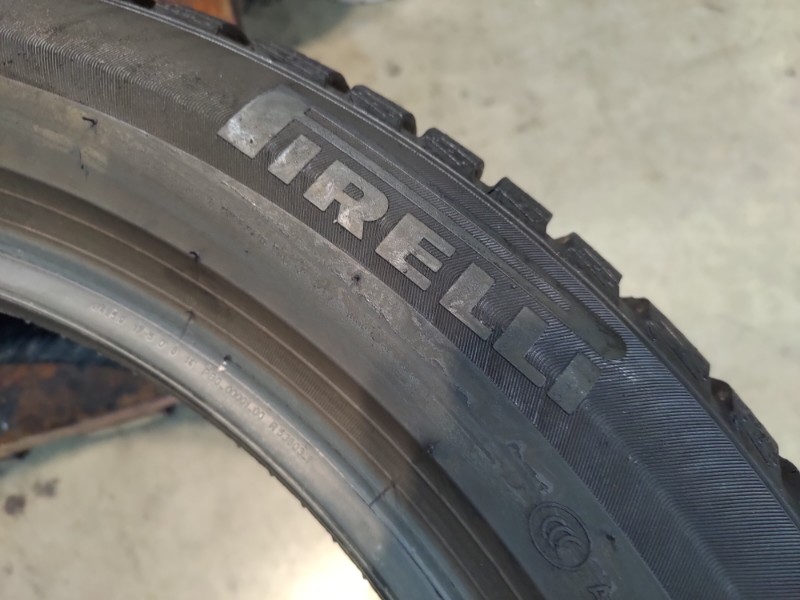 4 Gomme usate 235 50 19 Pneumatici Invernali PIRELLI 4 Gomme usate 235 50 19 Pneumatici Invernali PIRELLI