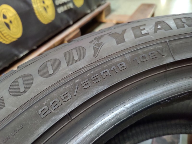 4 Gomme usate 225 55 18 Pneumatici Invernali GOODYEAR 4 Gomme usate 225 55 18 Pneumatici Invernali GOODYEAR