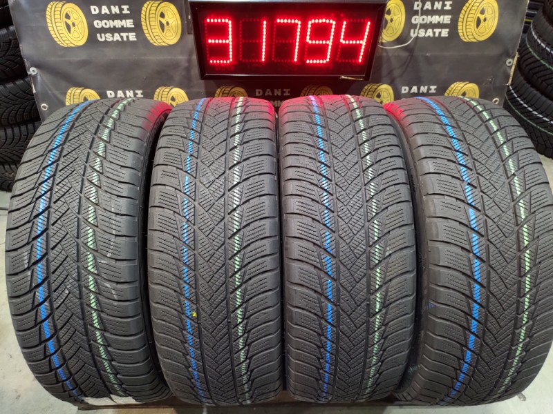 4 Gomme usate 215 55 18 Pneumatici Invernali BRIDGESTONE 4 Gomme usate 215 55 18 Pneumatici Invernali BRIDGESTONE