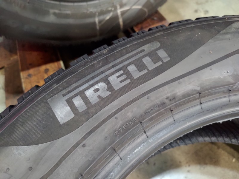 4 Gomme usate 235 60 18 Pneumatici Invernali PIRELLI 4 Gomme usate 235 60 18 Pneumatici Invernali PIRELLI