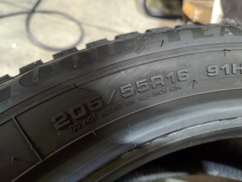 4 Gomme usate 205 55 16 Pneumatici Invernali GOODYEAR 4 Gomme usate 205 55 16 Pneumatici Invernali GOODYEAR
