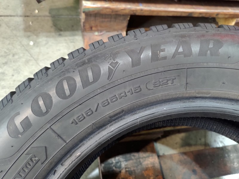 2 Gomme usate 185 55 15 Pneumatici Invernali GOODYEAR 2 Gomme usate 185 55 15 Pneumatici Invernali GOODYEAR