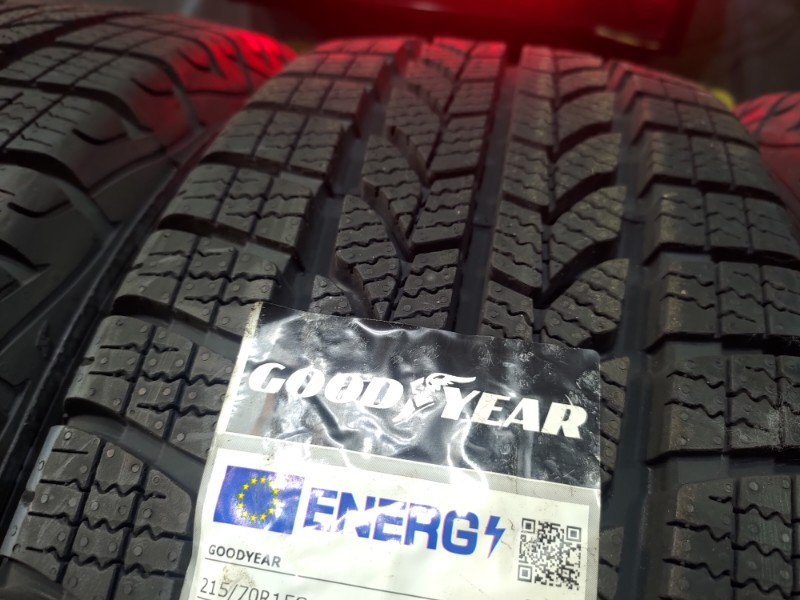 4 Gomme nuove 215 70 15 C Pneumatici Invernali GOODYEAR 4 Gomme nuove 215 70 15 C Pneumatici Invernali GOODYEAR