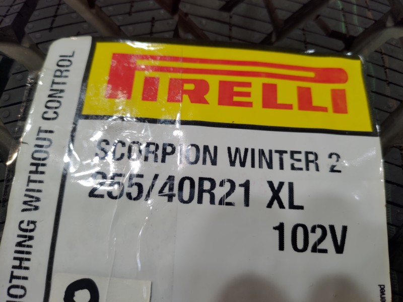 4 Gomme nuove 255 40 21 Pneumatici Invernali PIRELLI 4 Gomme nuove 255 40 21 Pneumatici Invernali PIRELLI