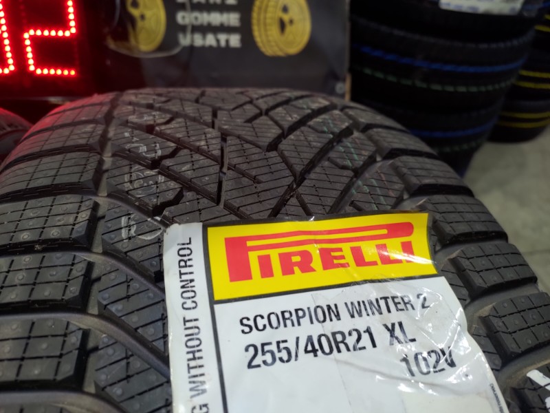 4 Gomme nuove 255 40 21 Pneumatici Invernali PIRELLI 4 Gomme nuove 255 40 21 Pneumatici Invernali PIRELLI