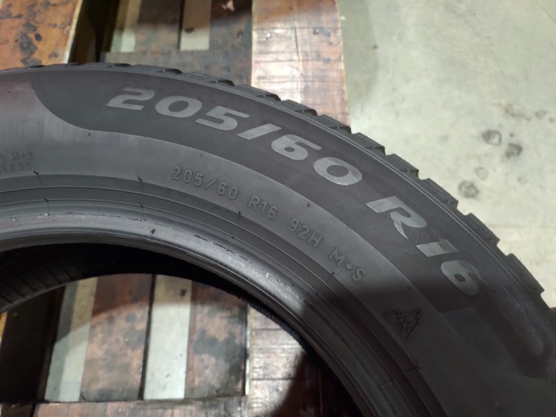 2 Gomme usate 205 60 16 Pneumatici Invernali PIRELLI 2 Gomme usate 205 60 16 Pneumatici Invernali PIRELLI
