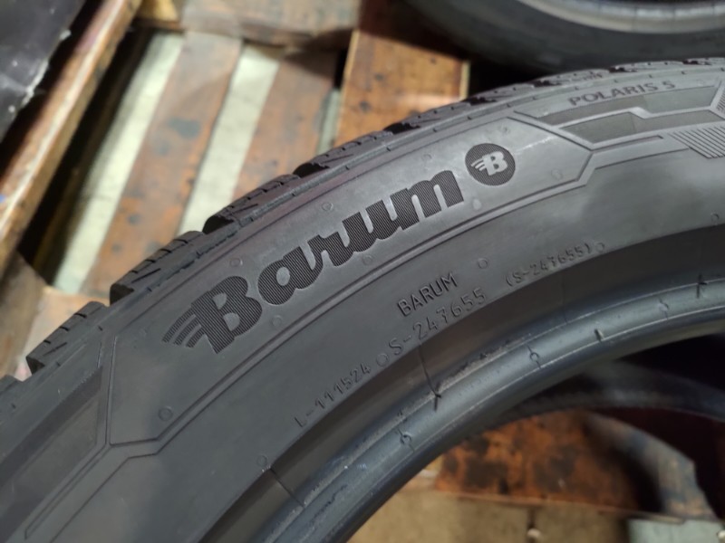 4 Gomme usate 245 45 18 Pneumatici Invernali BARUM 4 Gomme usate 245 45 18 Pneumatici Invernali BARUM